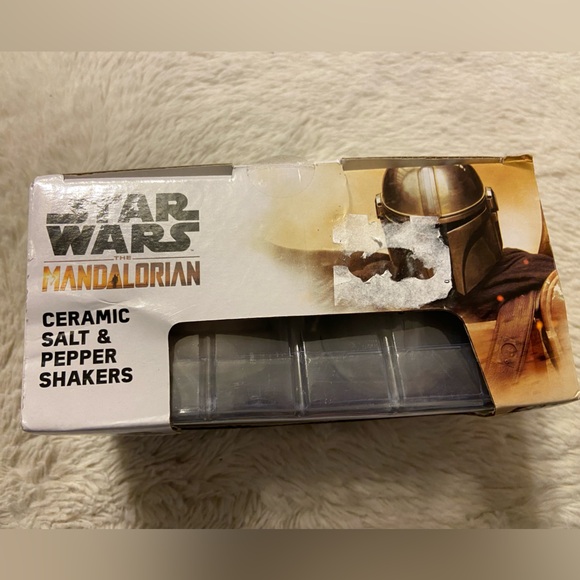 New Disney Star Wars The Mandalorian ceramic salt & pepper shakers - Picture 5 of 6